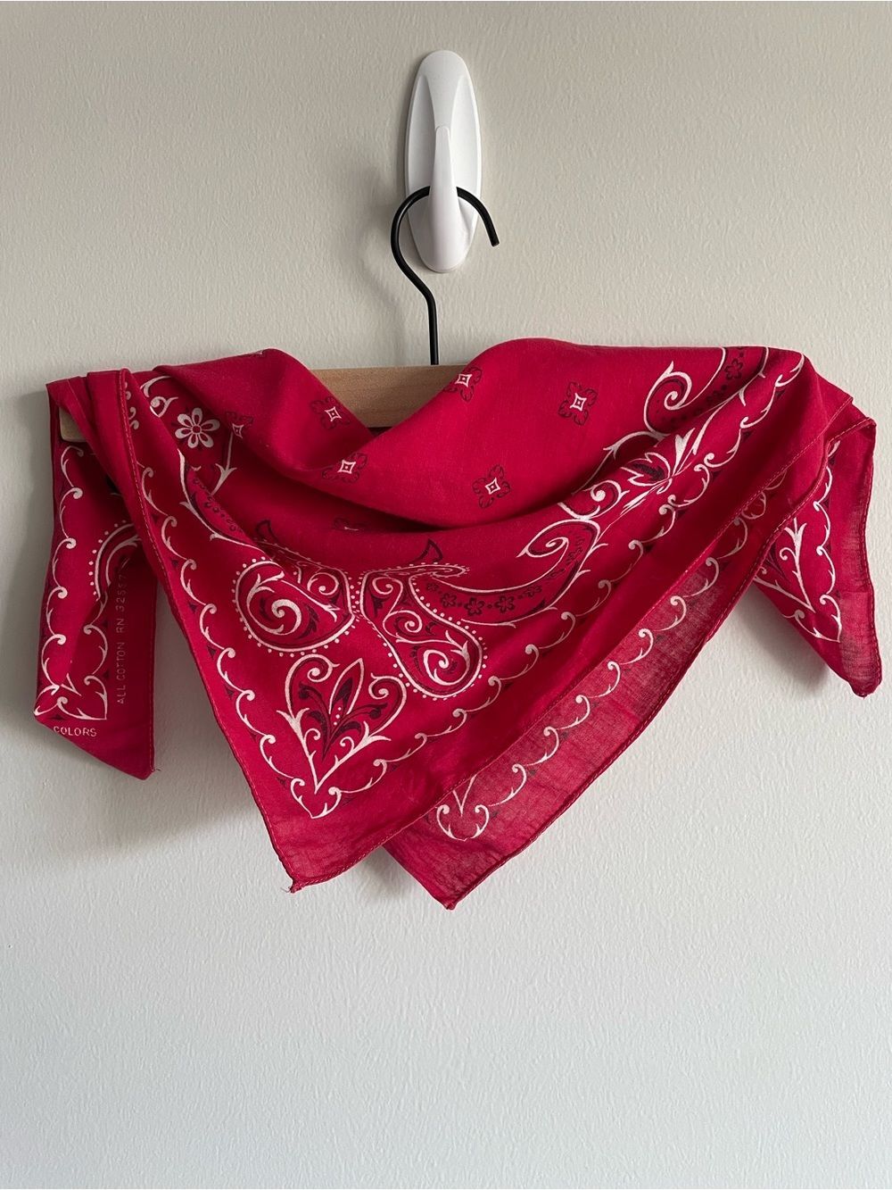 Vintage 60s Wamcraft bandana RN 32557 cotton red classic paisley selvedge edge
